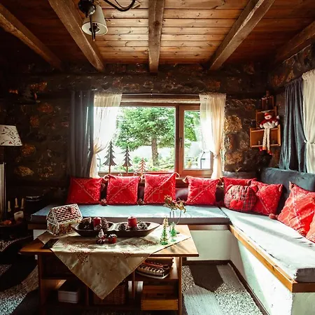 Chalet E L Chalet. A Cosy Mountain Retreat. *