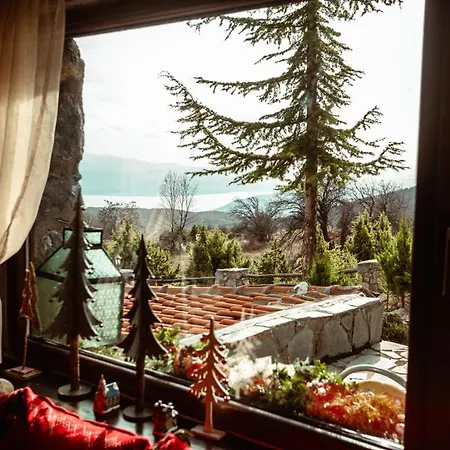 E L Chalet. A Cosy Mountain Retreat. *