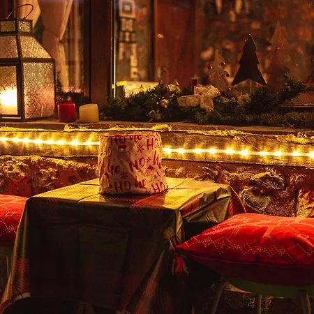 Chalet E L Chalet. A Cosy Mountain Retreat.