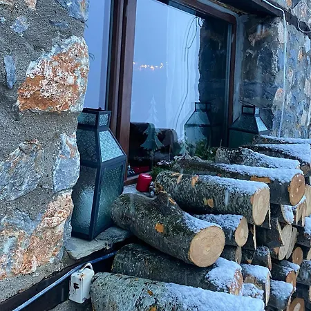 E L Chalet. A Cosy Mountain Retreat.