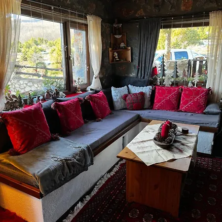 Chalet E L Chalet. A Cosy Mountain Retreat. Agios Athanasios (Pella)