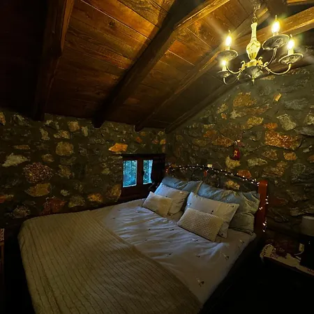 E L Chalet. A Cosy Mountain Retreat. Agios Athanasios (Pella)